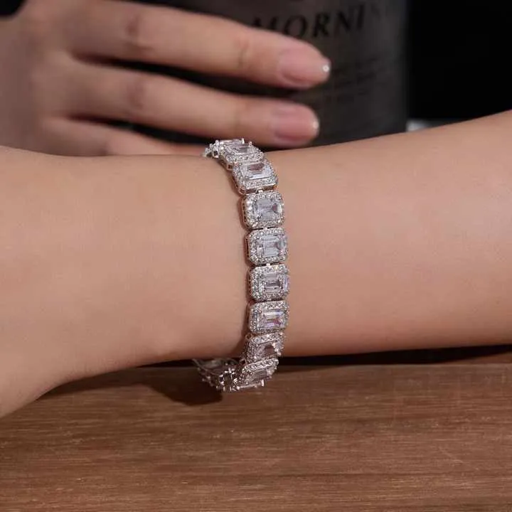 سوار سلسلة تنس مربع كلاسيكي للنساء - Classic Square Tennis Chain Bracelet