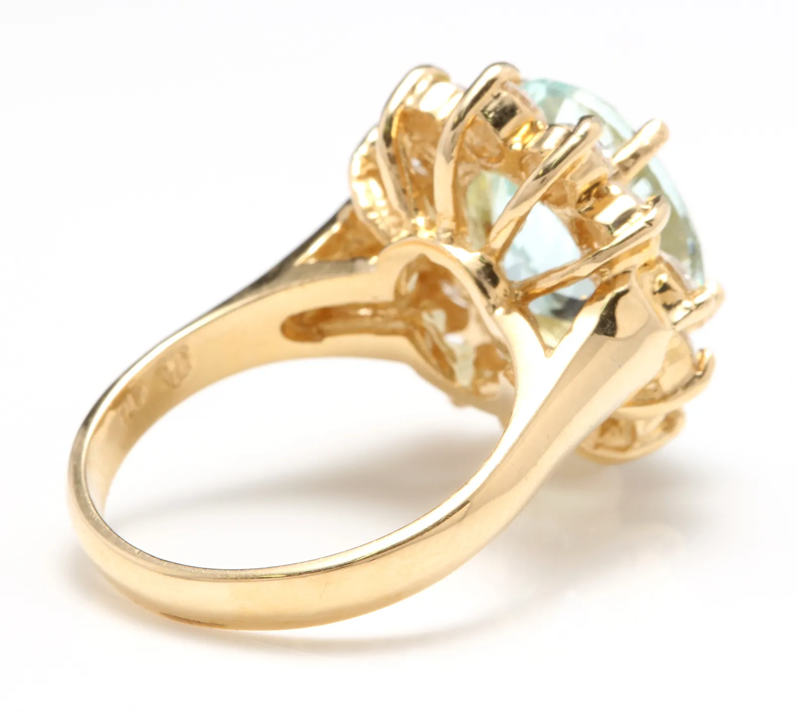7.68 Carats Exquisite Natural Aquamarine and Diamond 14K Solid Yellow Gold Ring