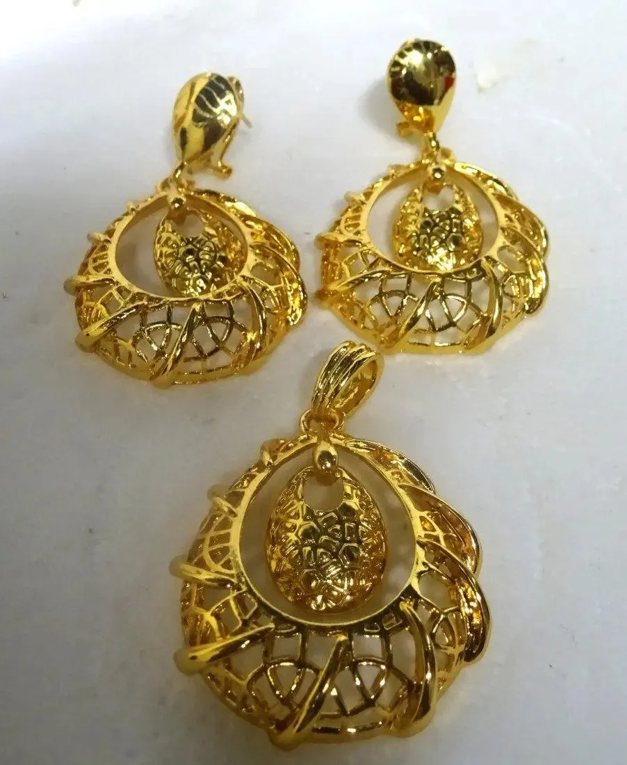 Beautiful Gold plated New Design Bold Fashion Earring and Pendant Jewellery