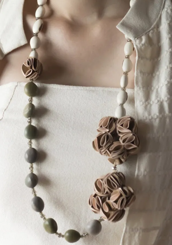 Chilipuca Bean and Alvellana Flowers Necklace