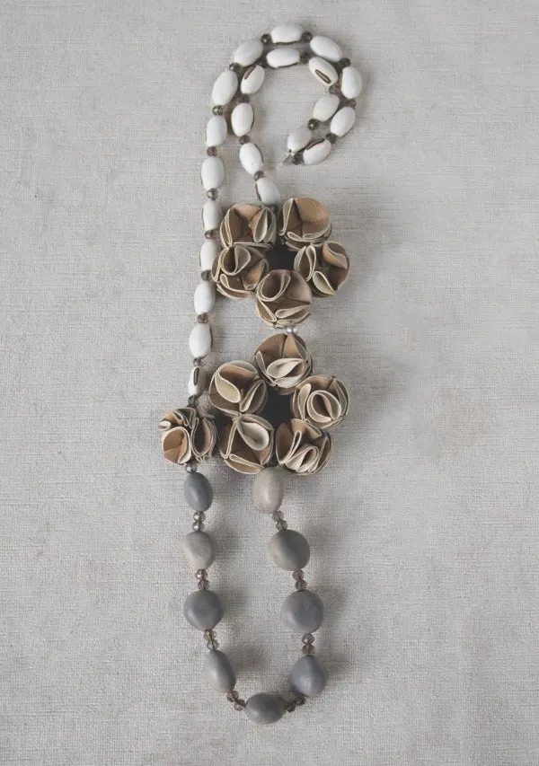 Chilipuca Bean and Alvellana Flowers Necklace