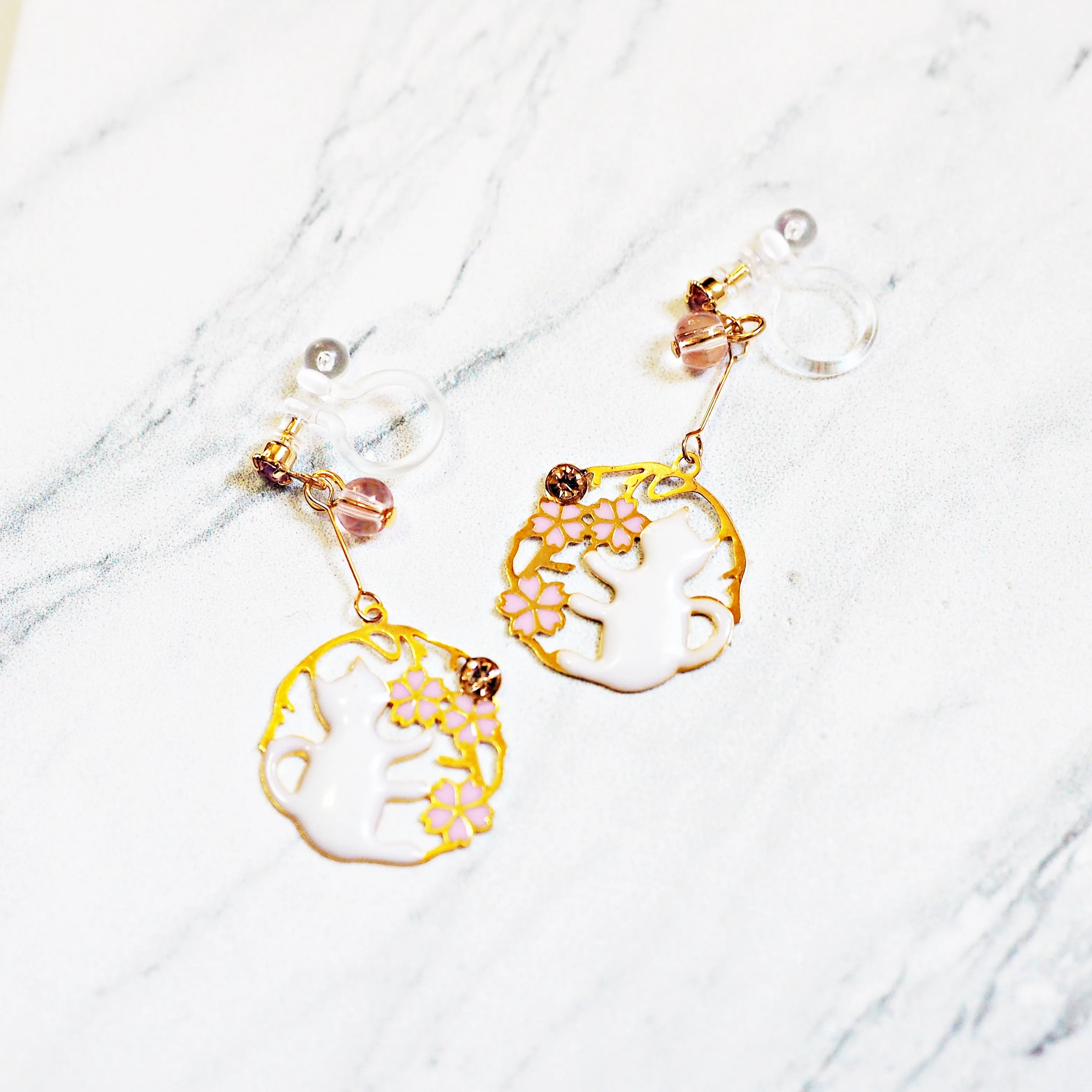 Dangle White Cats Pink Cherry Blossom Flower Gold Invisible Clip On Earrings
