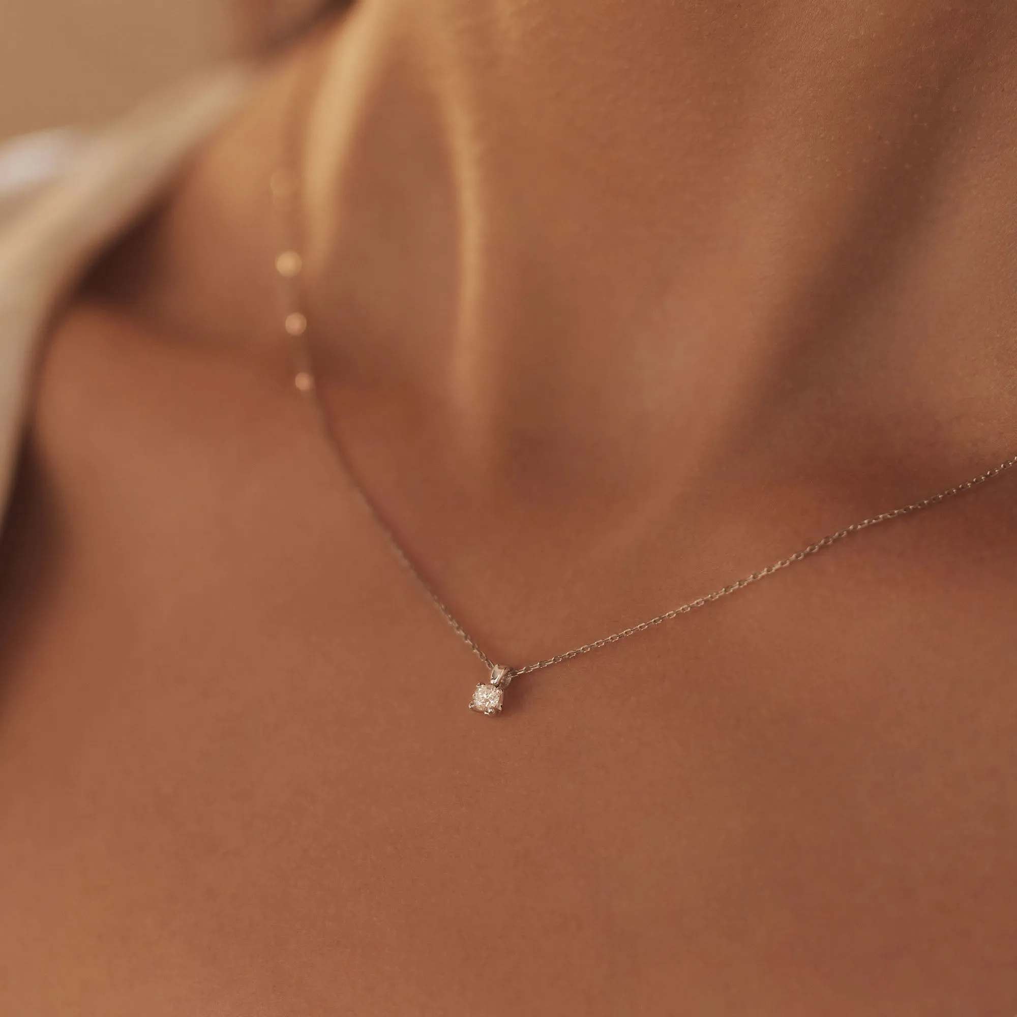 De la Paix Christine 14 karat white gold necklace with diamond 0.10 carat