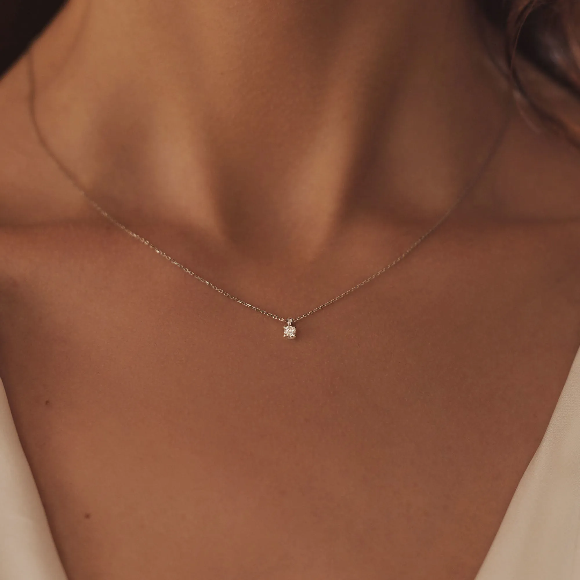 De la Paix Christine 14 karat white gold necklace with diamond 0.10 carat