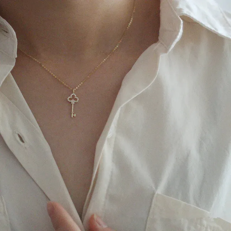 Exquisite Key Pendant 925 Sterling Silver Pave Crystal Necklace for Women Dainty Luxury Dress Jewelry Accessory