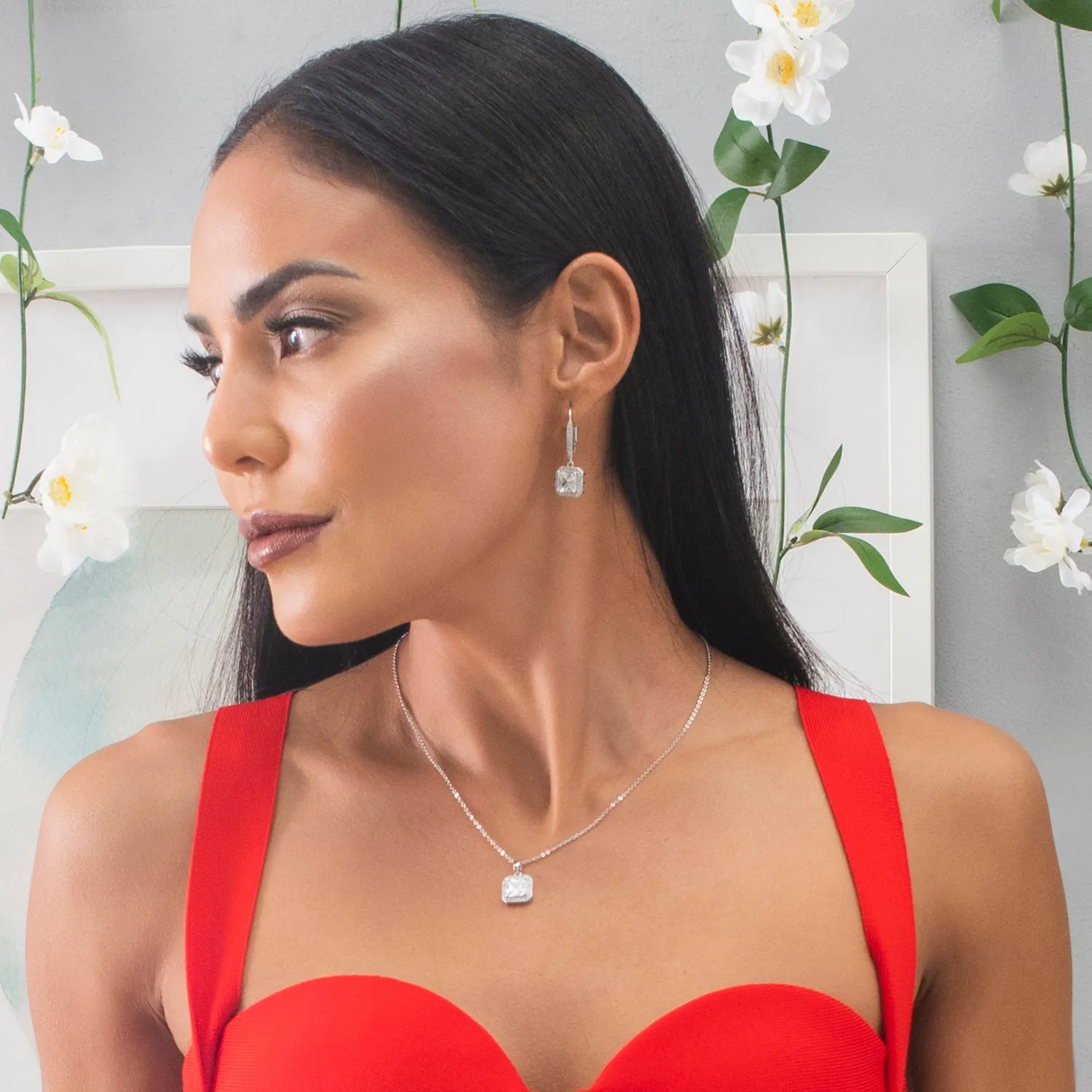 Ivy 18k White Gold Plated Pendant Necklace with Simulated Diamond Crystals