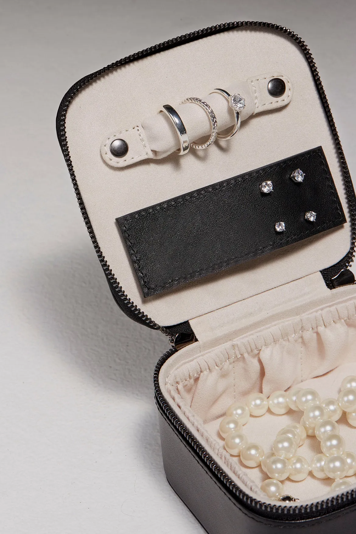 Jewelry case