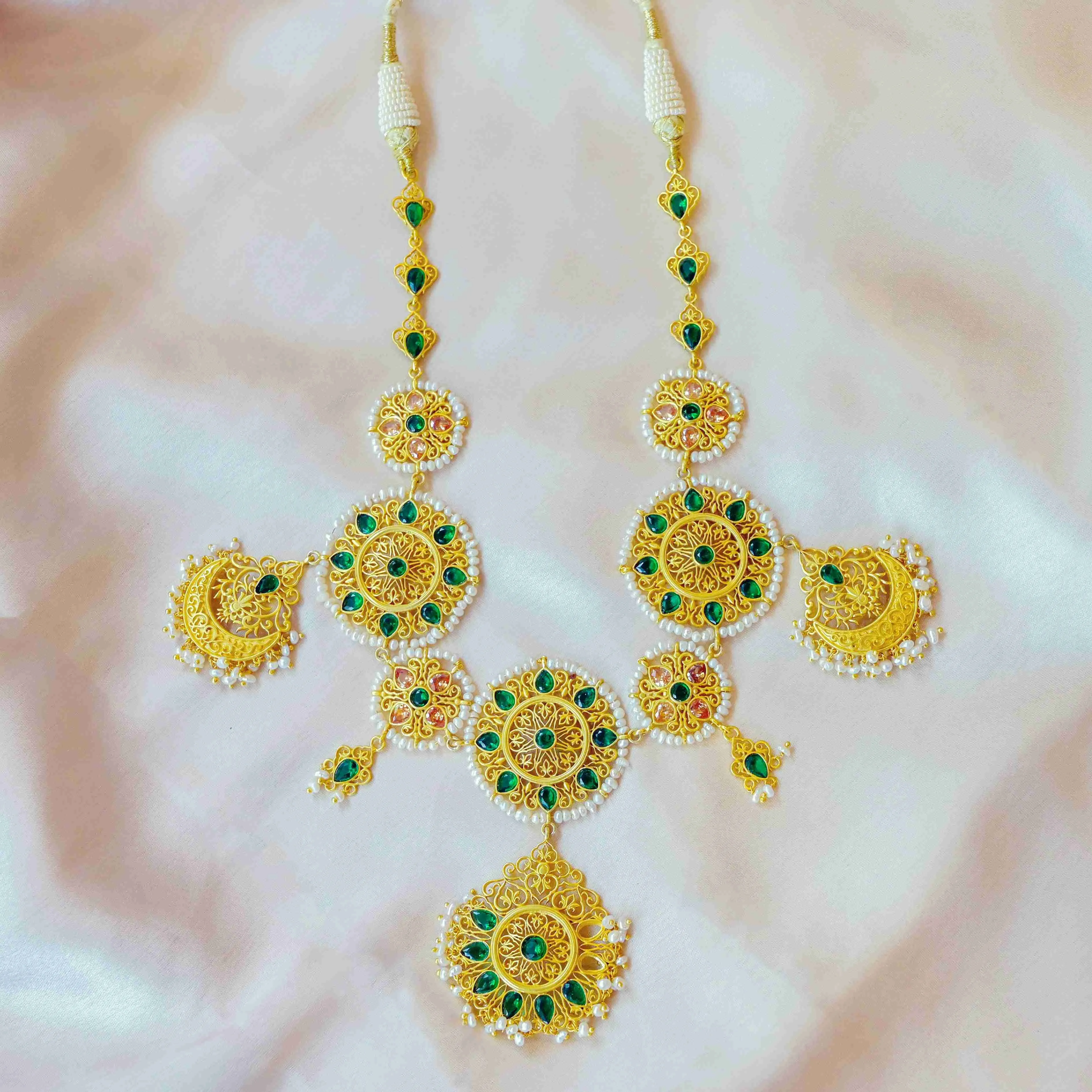 Khwaabeeda neckpiece