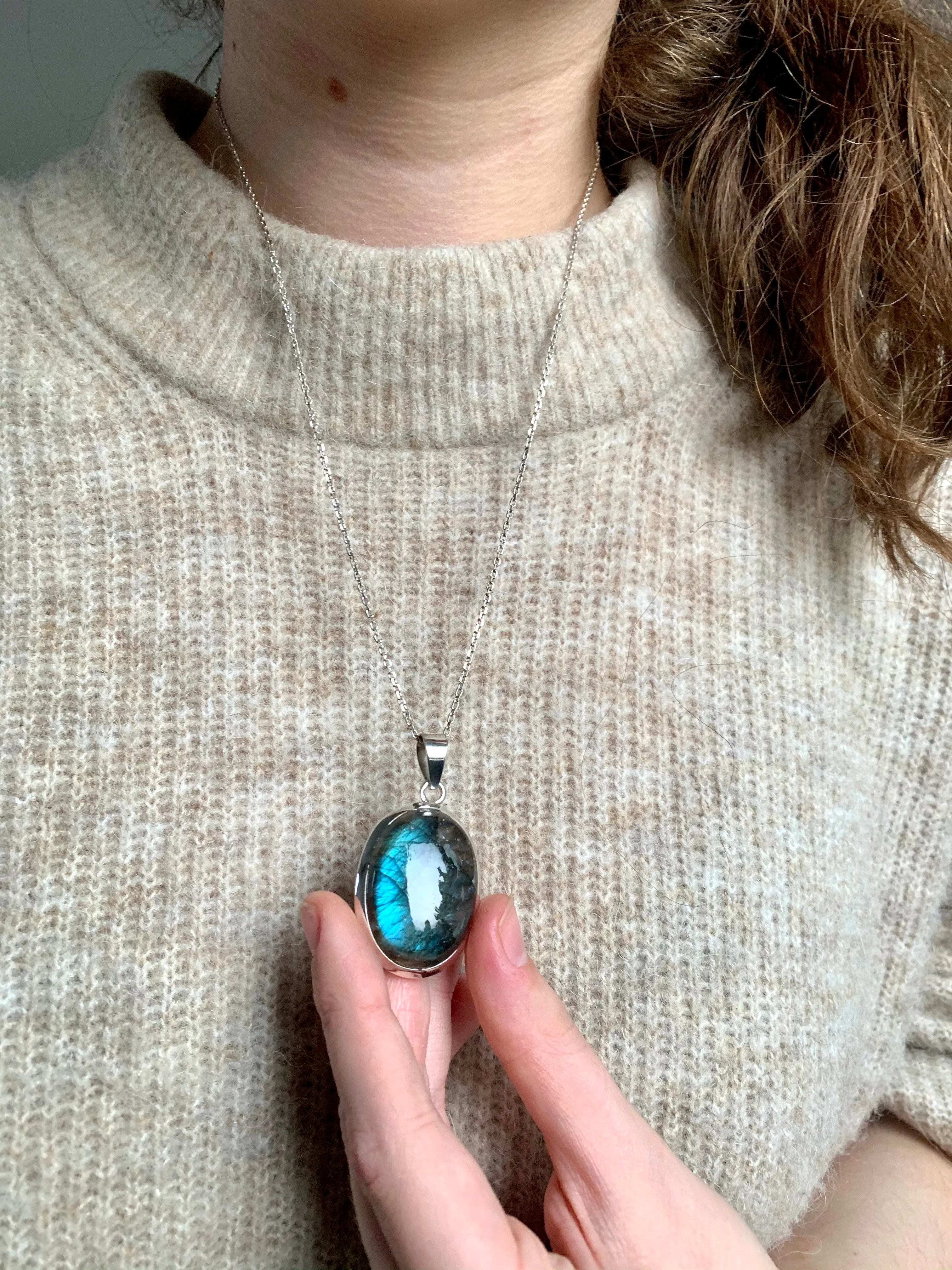 Labradorite Naevia Pendant - Reg. Oval