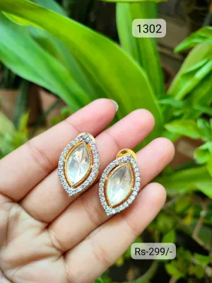 Polki Diamond Stud Earrings with Golden American Diamond Accents – Elegant Fusion of Tradition & Modern Sparkle