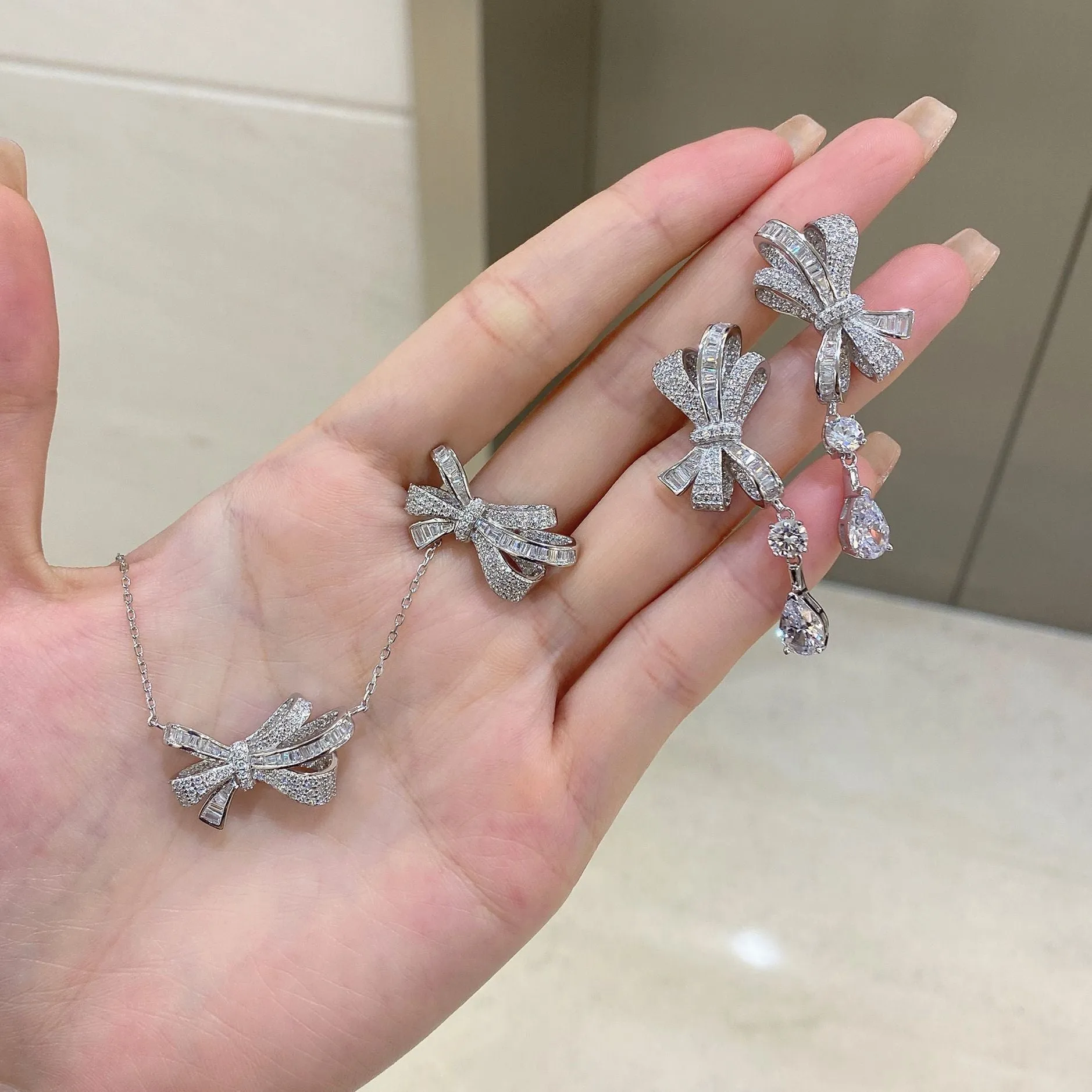 Sparkling exquisite set
