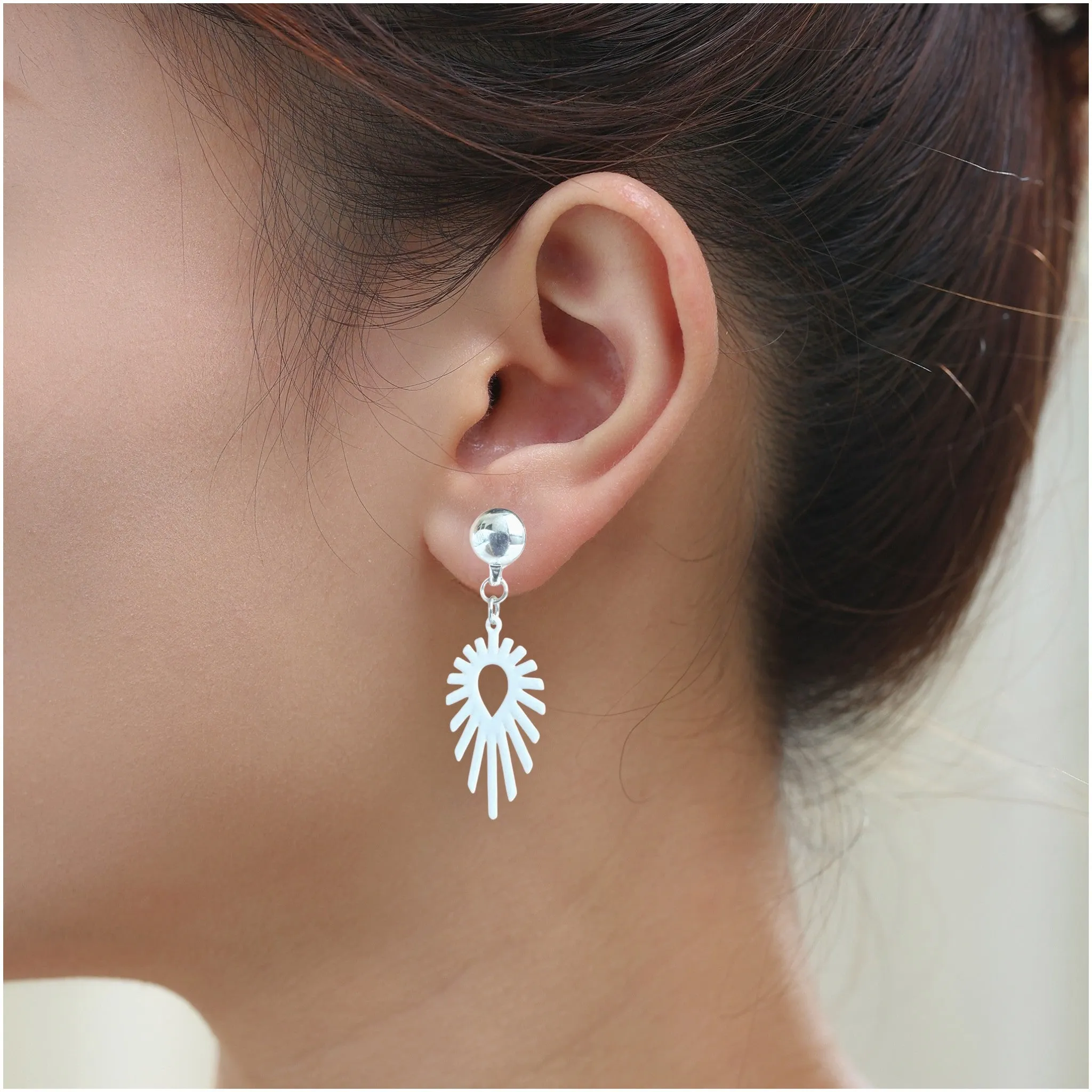 TI-GO Shine teardrop black/white earrings