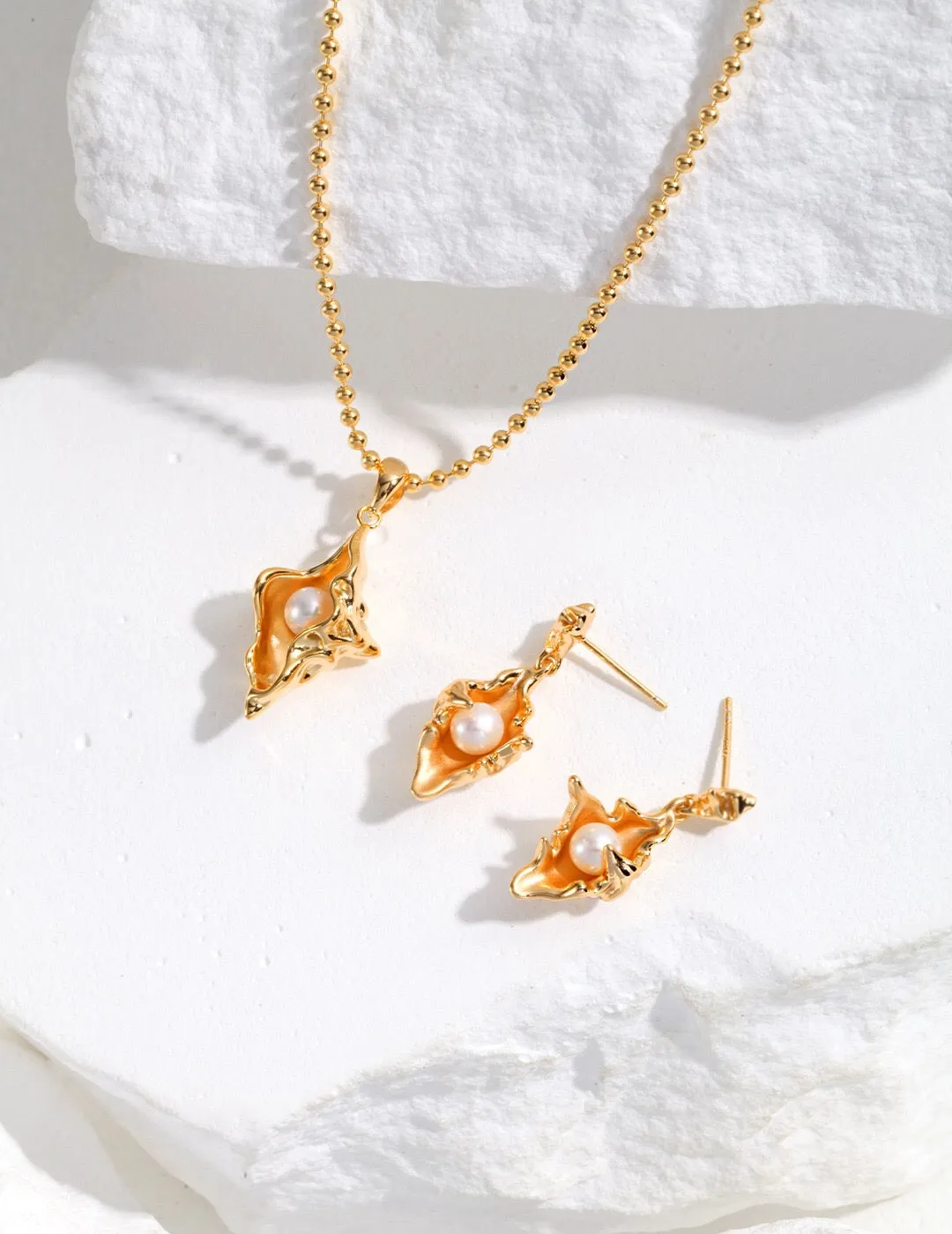 Women's Gold Vermeil Conch Shell & Natural Pearl Necklace